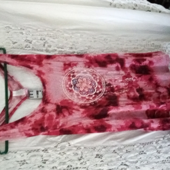 No boundaries  tie-dye  tank  plus size - Picture 1 of 6